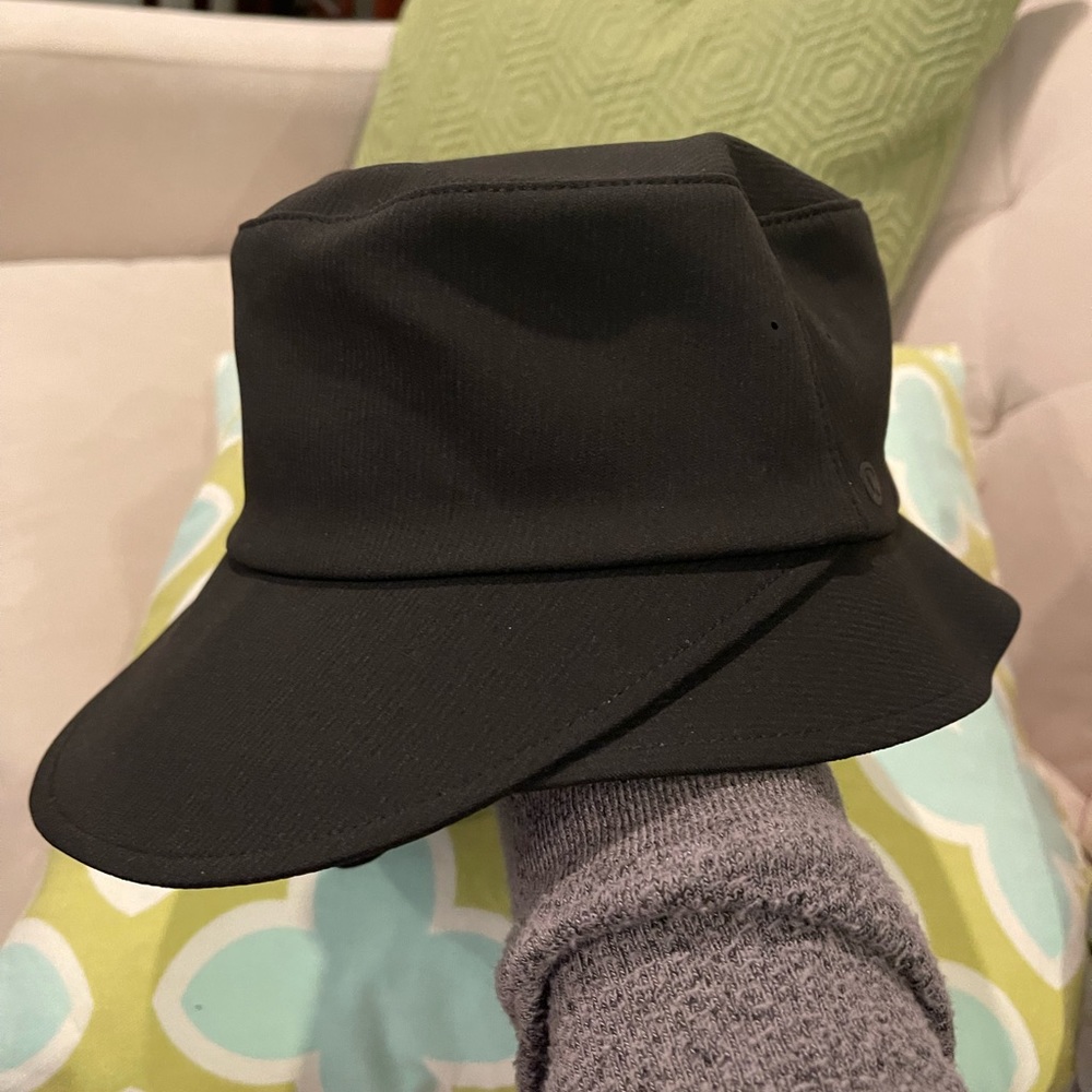 Lululemon wide brim hat with strap